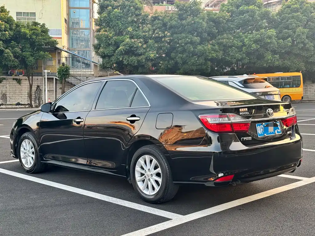 Toyota Camry 2016 — фото 13