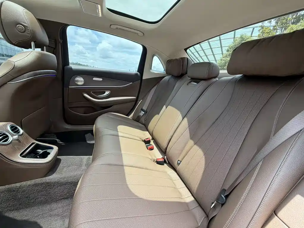 Mercedes-Benz E-Class 2020 — фото 20
