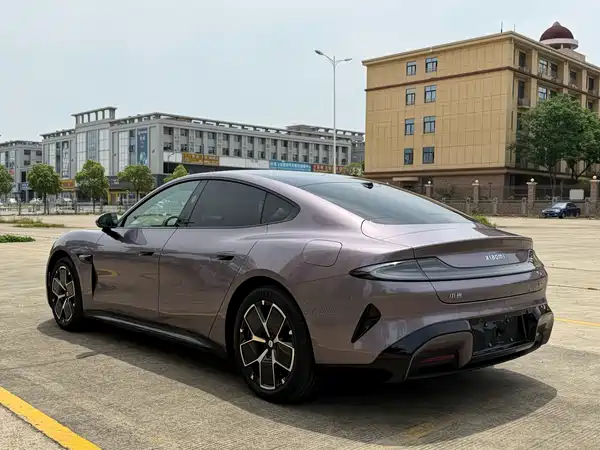 Xiaomi SU7 2024