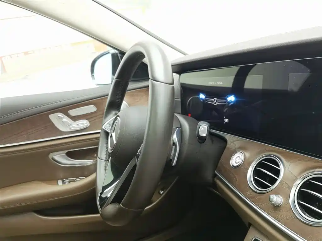 Mercedes-Benz E-Class 2023 — фото 22