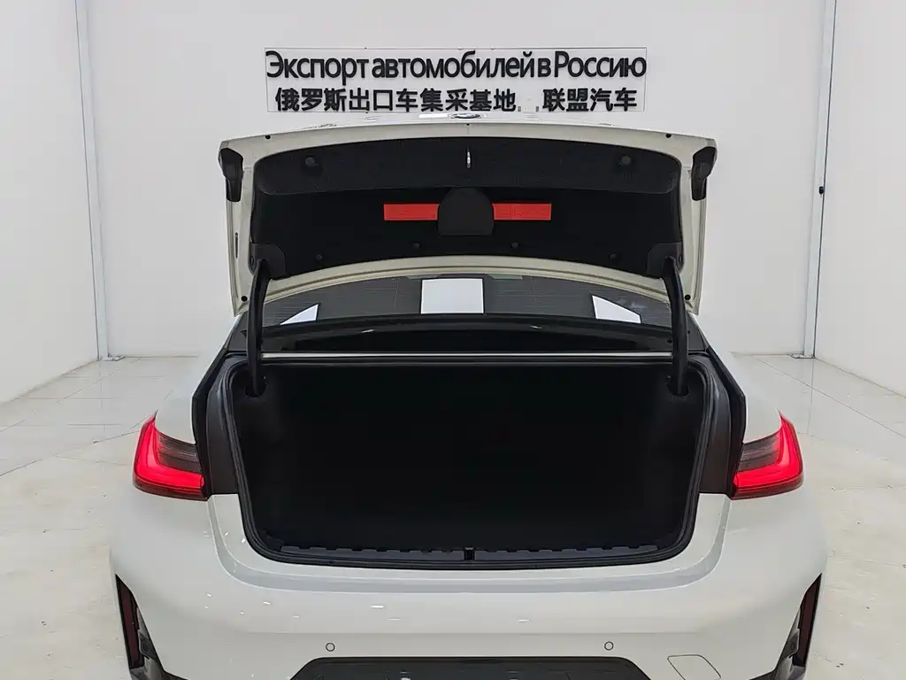 BMW 3 Series 2023 — фото 16