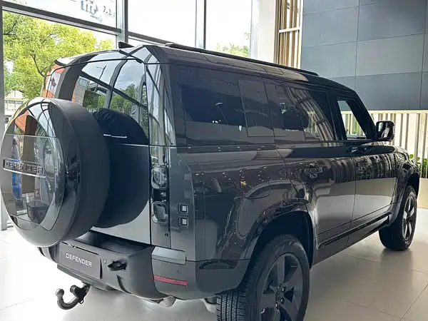 Land Rover Defender 2026