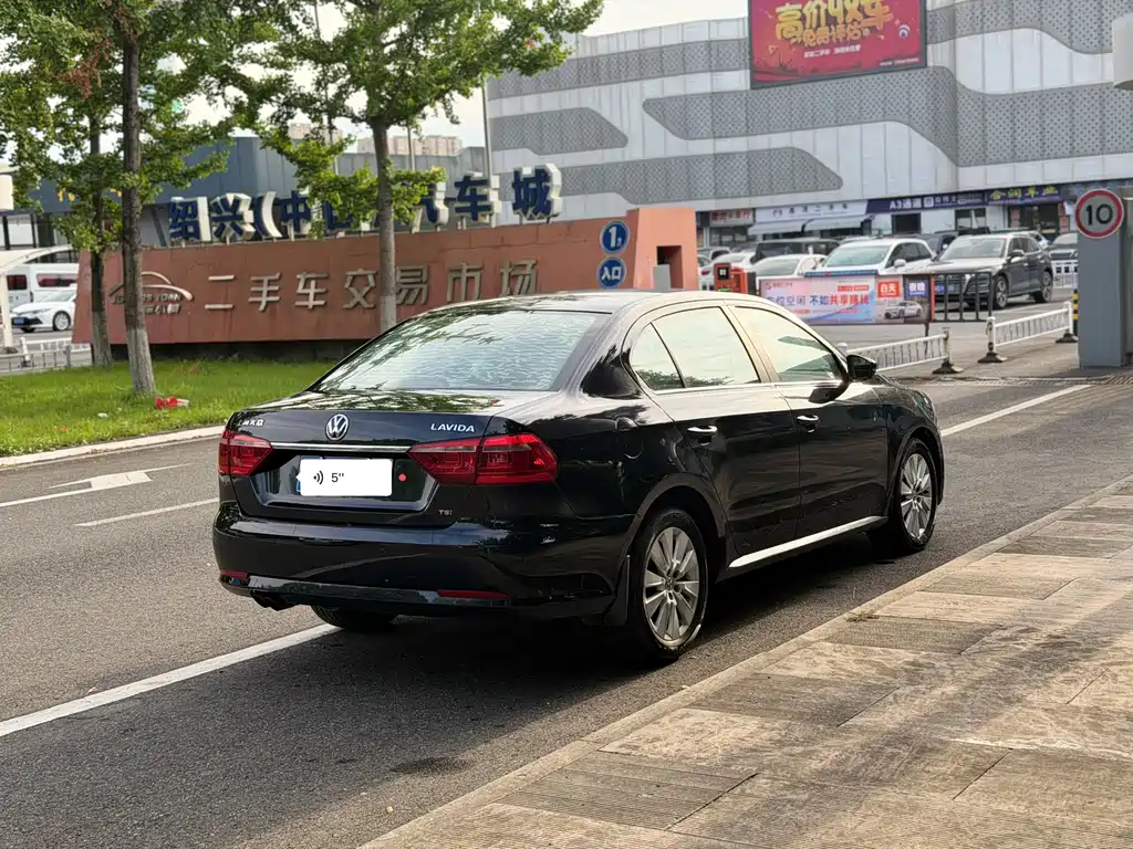 Volkswagen Lavida 2013