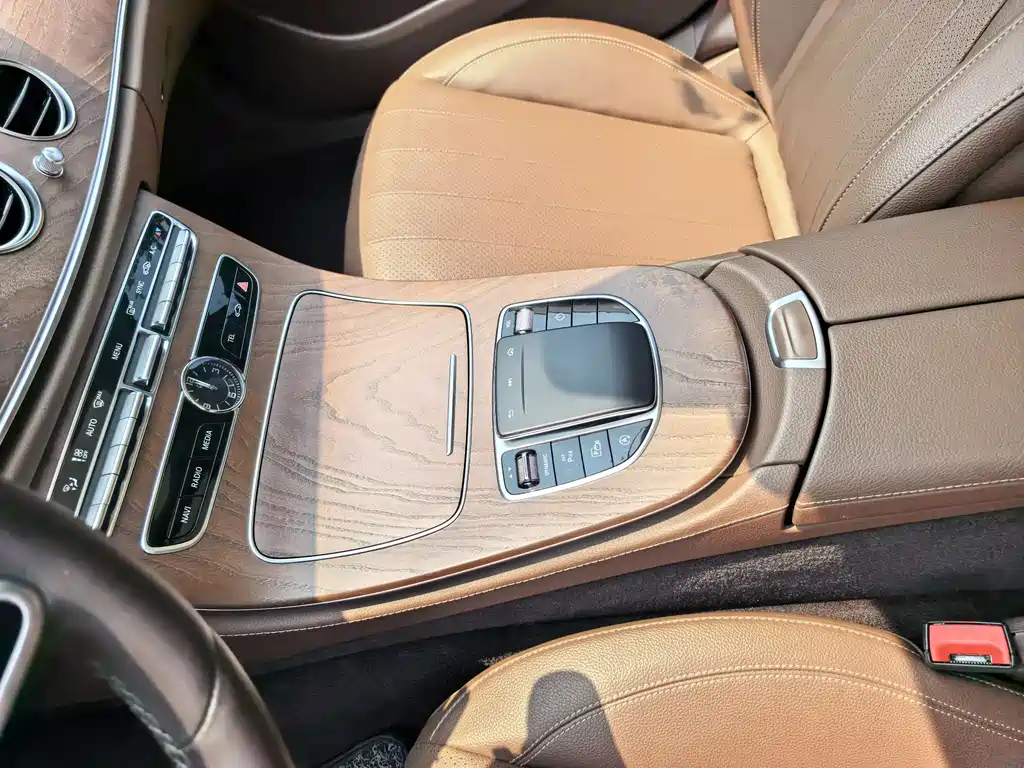 Mercedes-Benz E-Class 2019 — фото 12