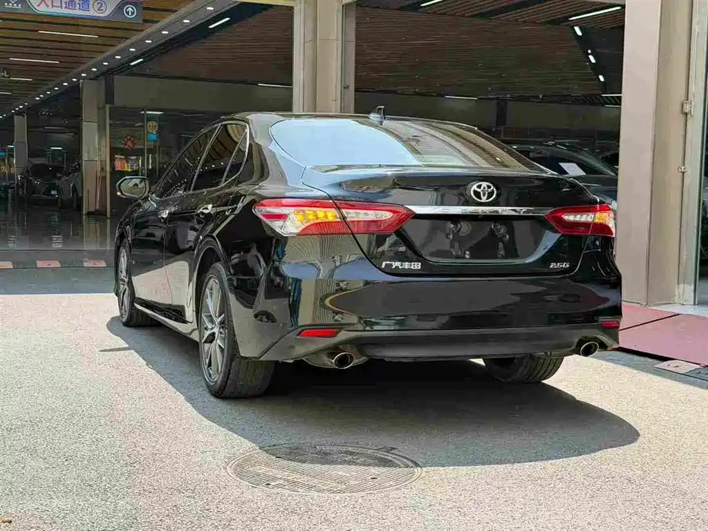 Toyota Camry 2022 — фото 9
