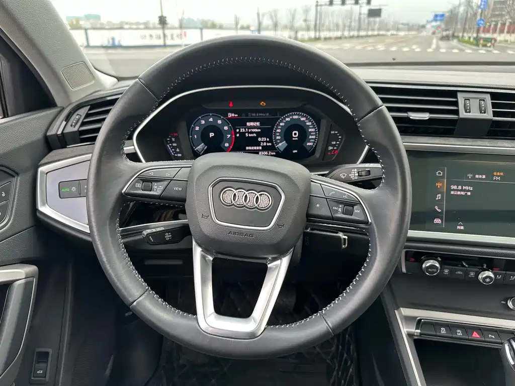Audi Q3 2019 — фото 17