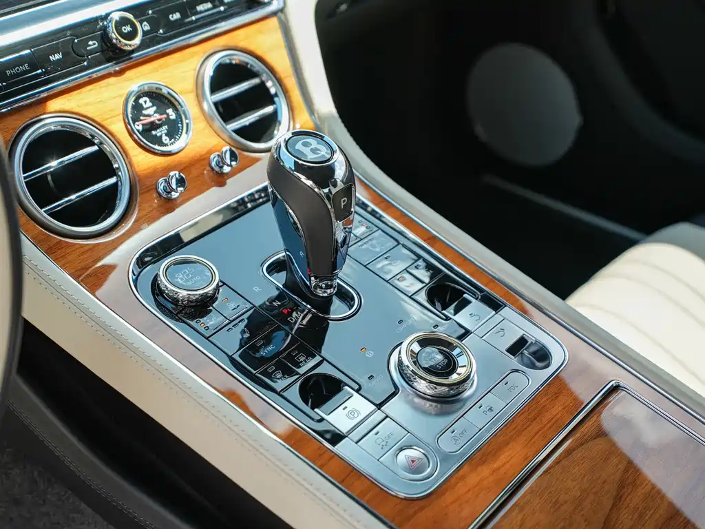 Bentley Continental 2021 — фото 16
