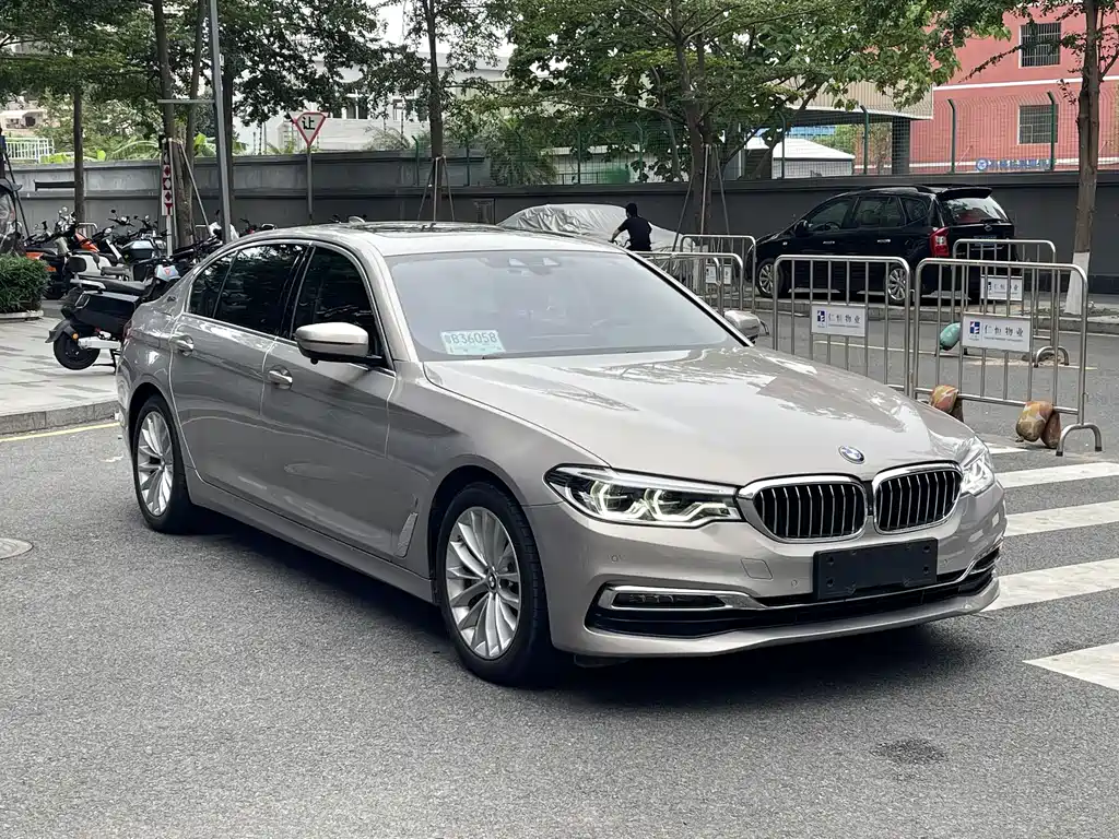 BMW 5 Series New Energy 2019 — фото 3