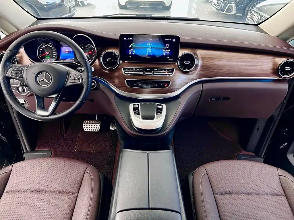 Mercedes-Benz V-Class 2022 — фото 9