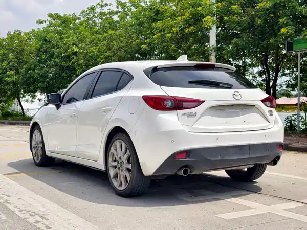 Mazda 3 Axela 2016