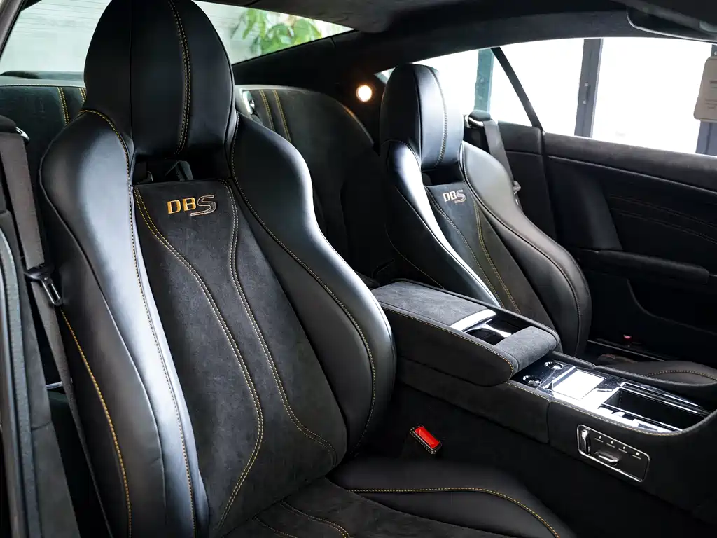 Aston Martin DBS 2014 — фото 11