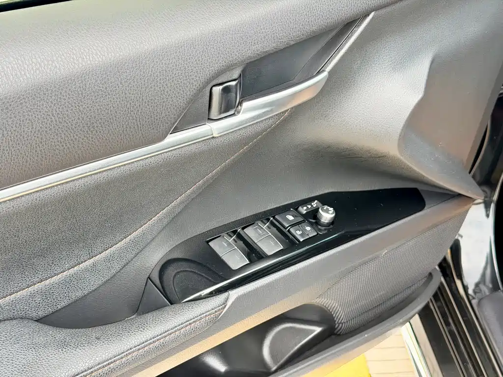 Toyota Camry 2023 — фото 21