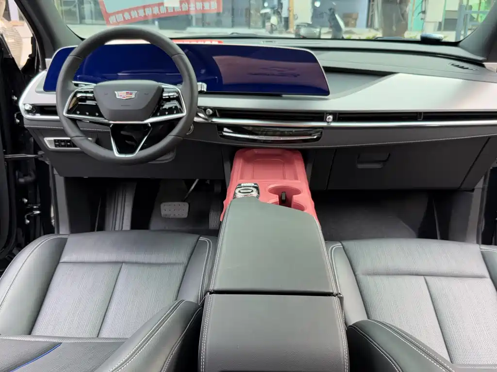 Cadillac XT5 2025 — фото 31