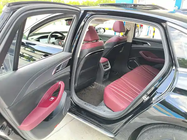 Hongqi H5 2023