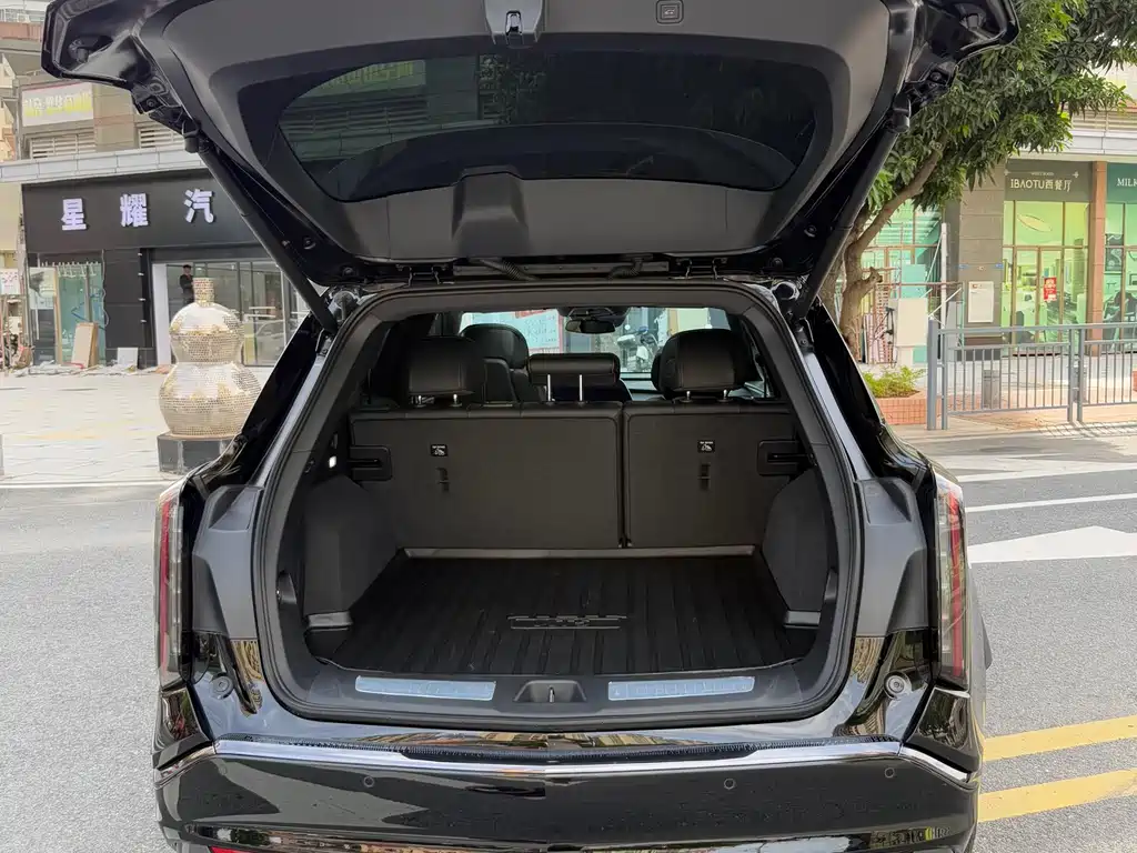 Cadillac XT5 2025 — фото 10