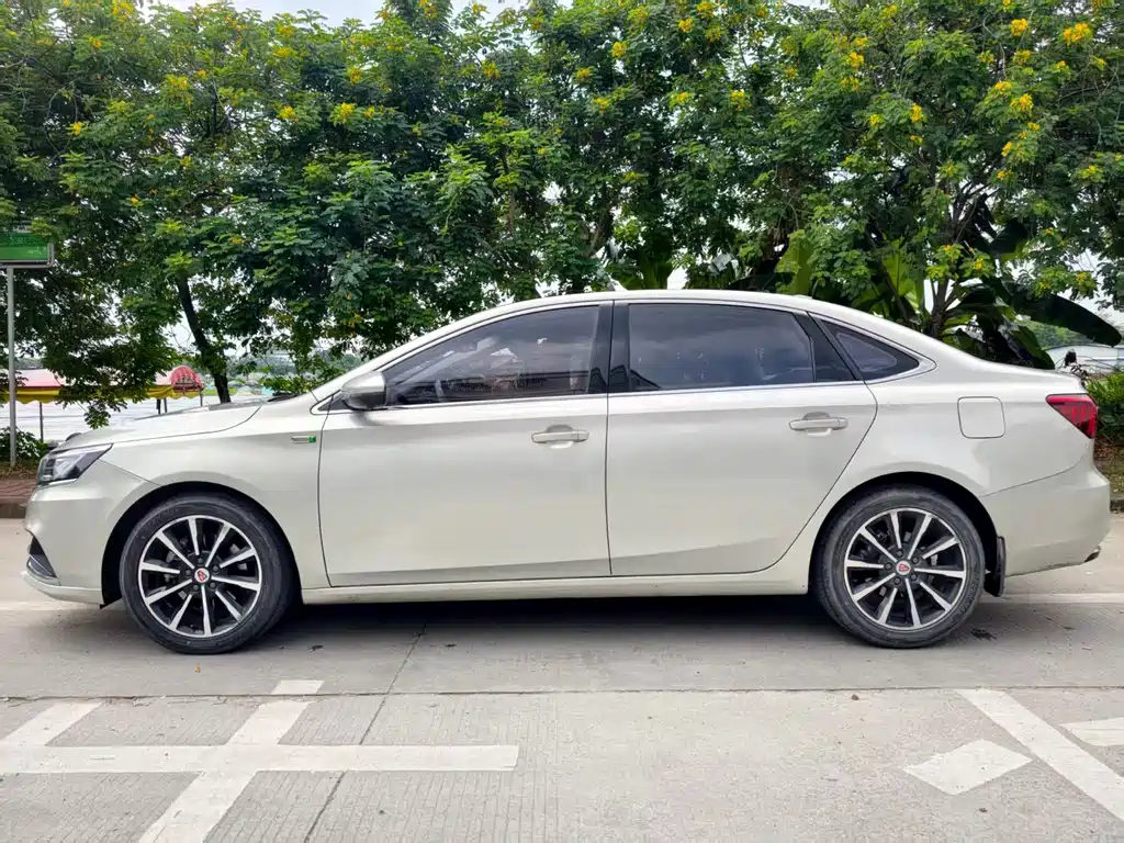 Roewe i6 New Energy 2018 — фото 7