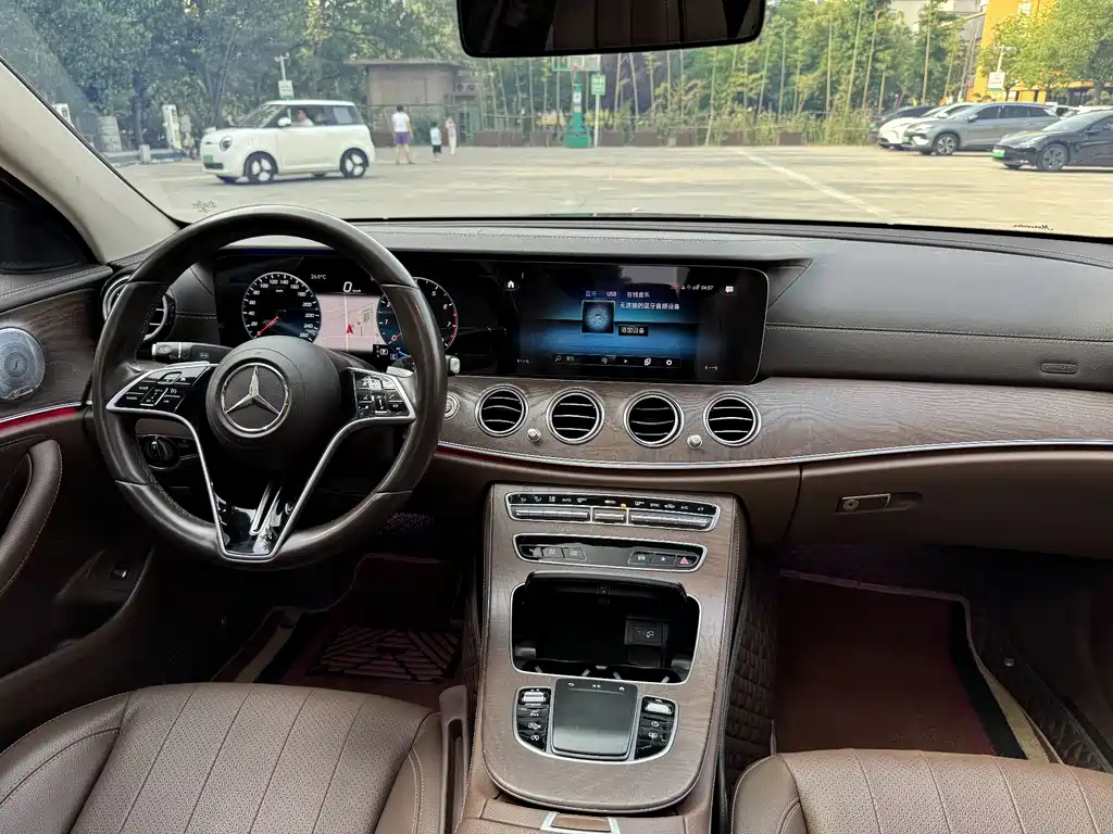 Mercedes-Benz E-Class 2020 — фото 12
