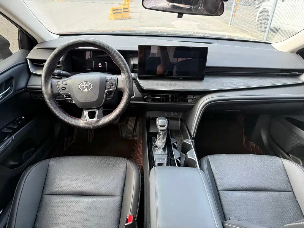Toyota Camry 2025 — фото 15