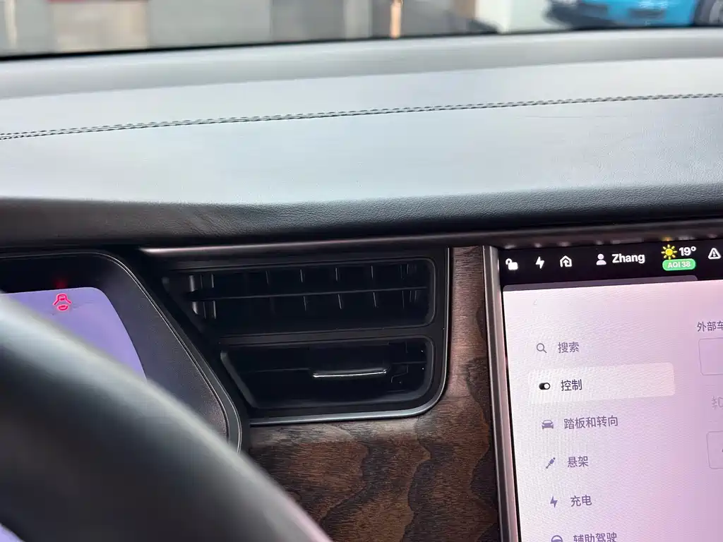 Tesla Model X 2019 — фото 18