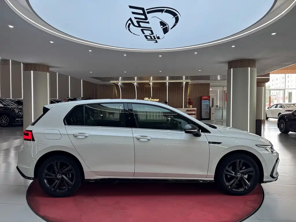 Volkswagen Golf 2024