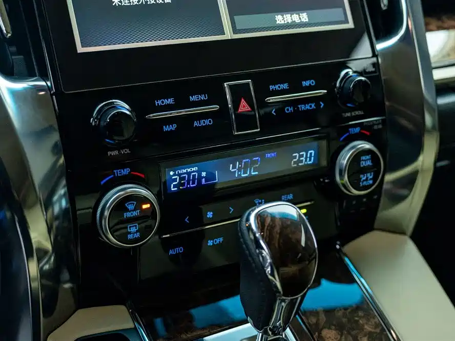Toyota Alphard 2020 — фото 15