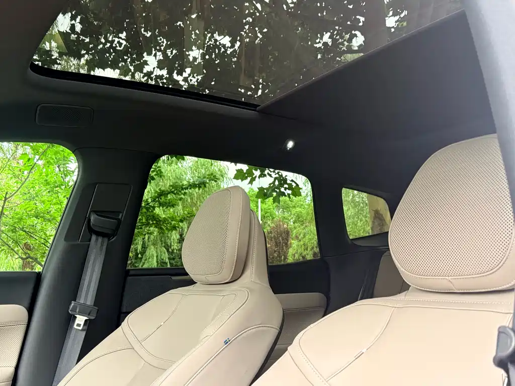 Volvo XC70 PHEV 2025 — фото 15