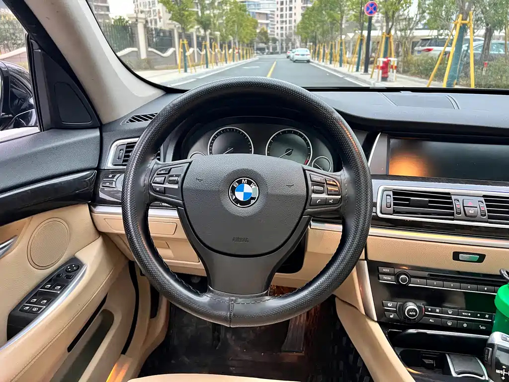 BMW 5 Series GT 2010 — фото 9