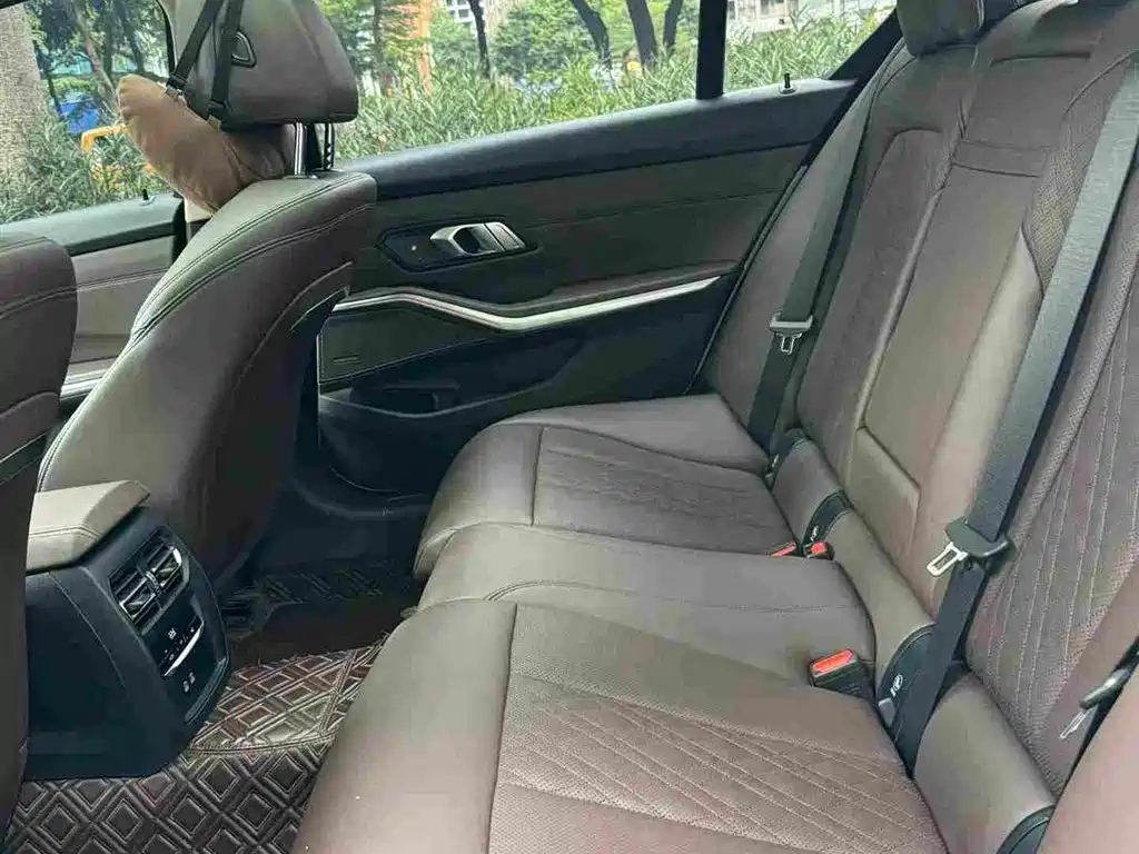 BMW 3 Series 2023 — фото 10