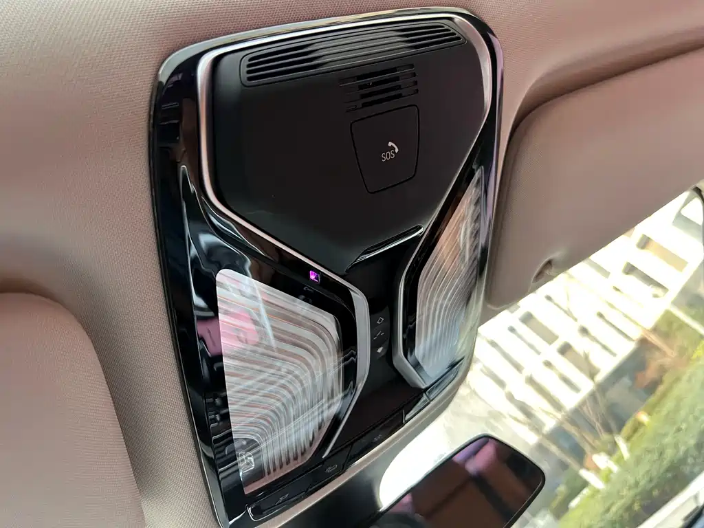 BMW 7 Series 2017 — фото 14