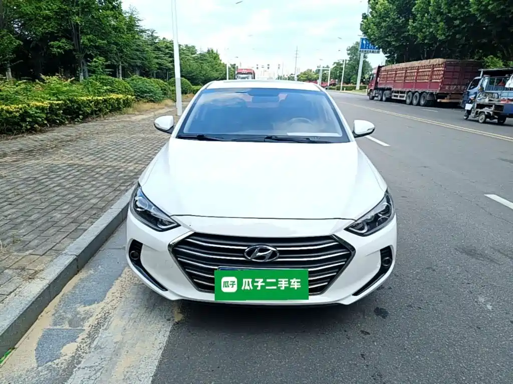 Hyundai Elantra 2016 — фото 3