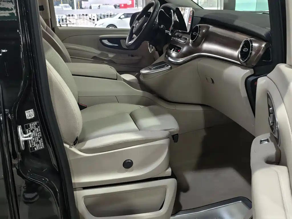 Mercedes-Benz V-Class 2023 — фото 14