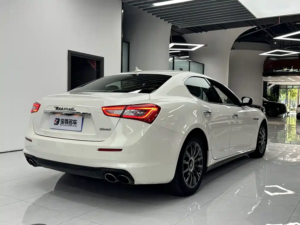 Maserati Ghibli 2018 — фото 10
