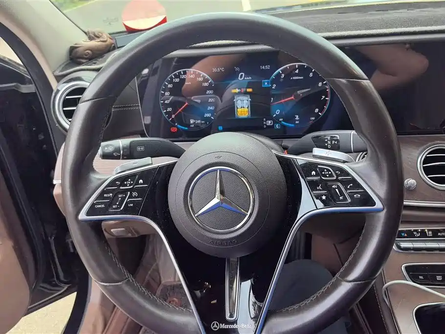 Mercedes-Benz E-Class 2020 — фото 15
