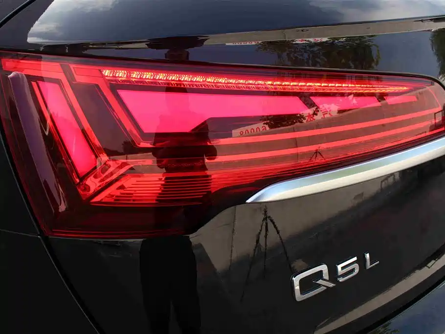 Audi Q5L 2021 — фото 14