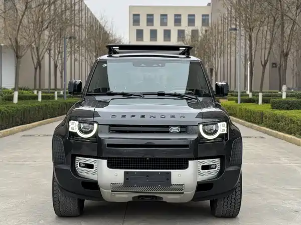Land Rover Defender 2025