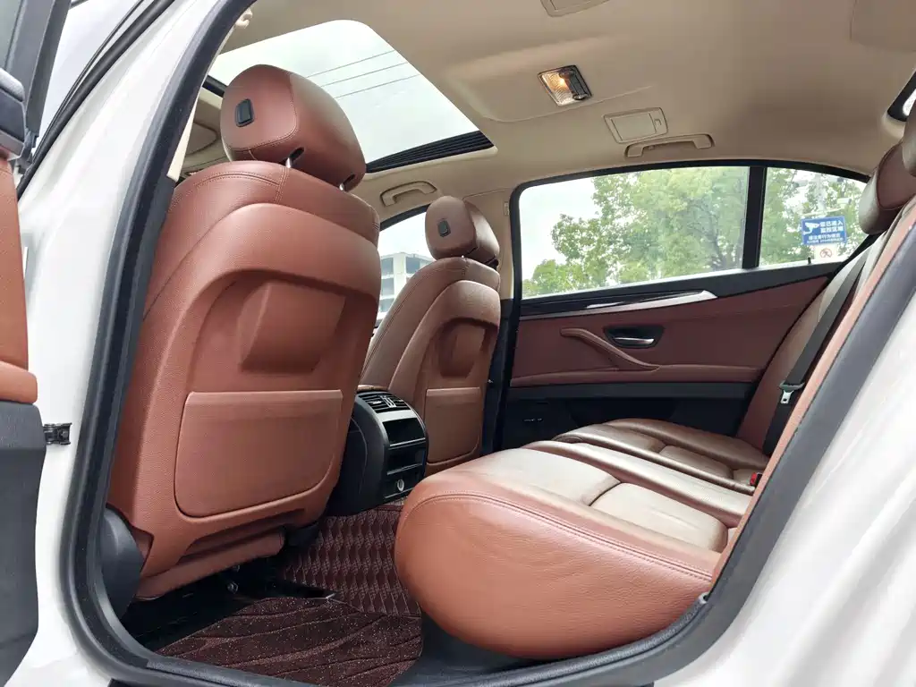 BMW 5 Series 2016 — фото 11