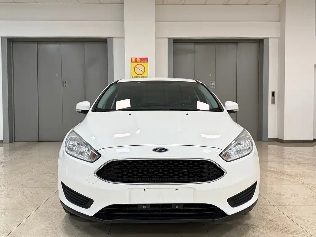 Ford Focus 2018 — фото 2