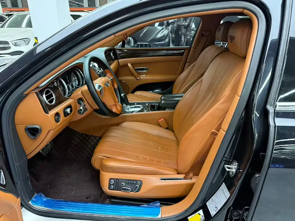 Bentley Flying Spur 2015 — фото 4