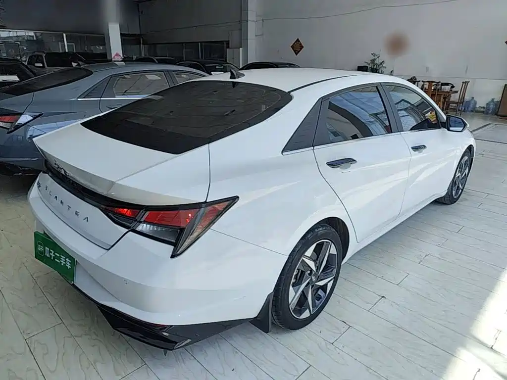 Hyundai Elantra 2023 — фото 7