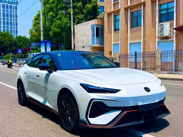 Changan UNI-V 2025