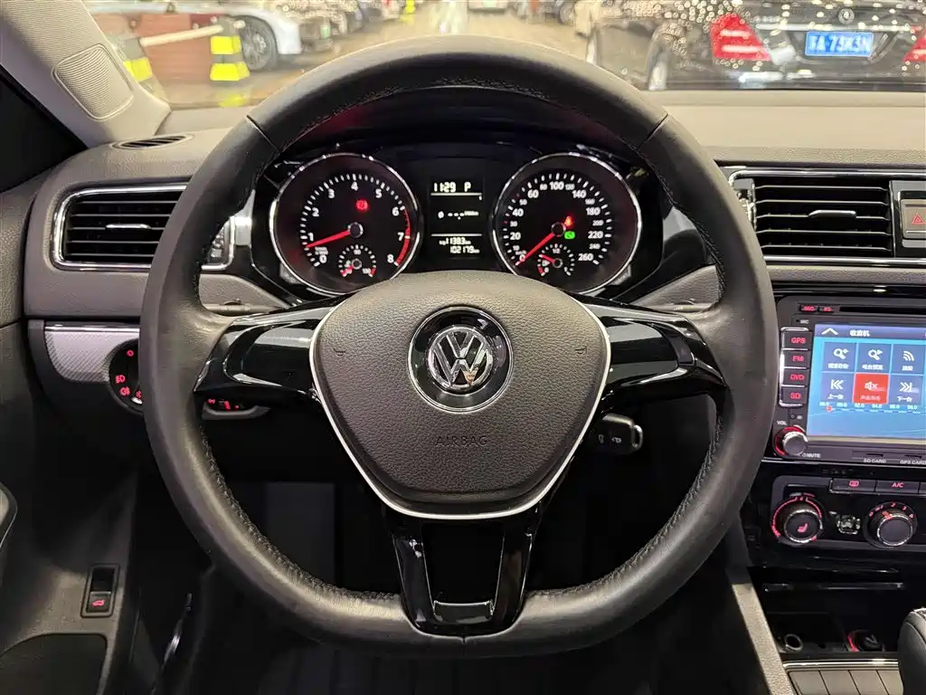 Volkswagen Sagitar 2015 — фото 17