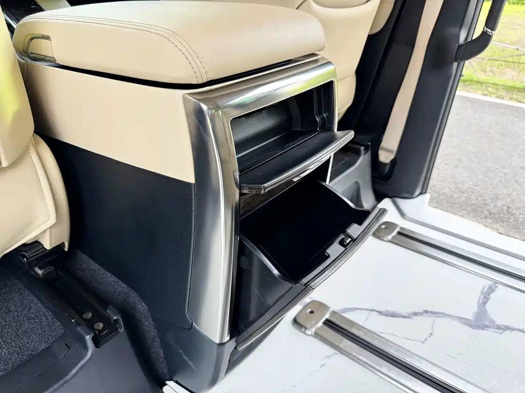 Toyota Vellfire 2022 — фото 17