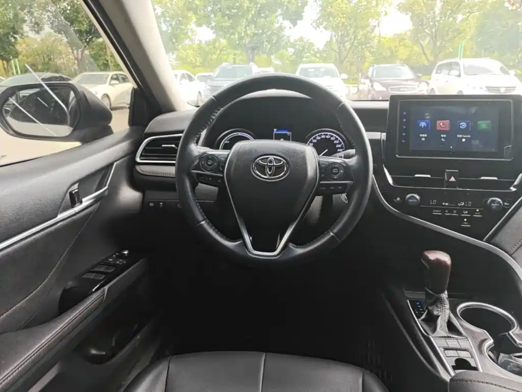 Toyota Camry 2022 — фото 11