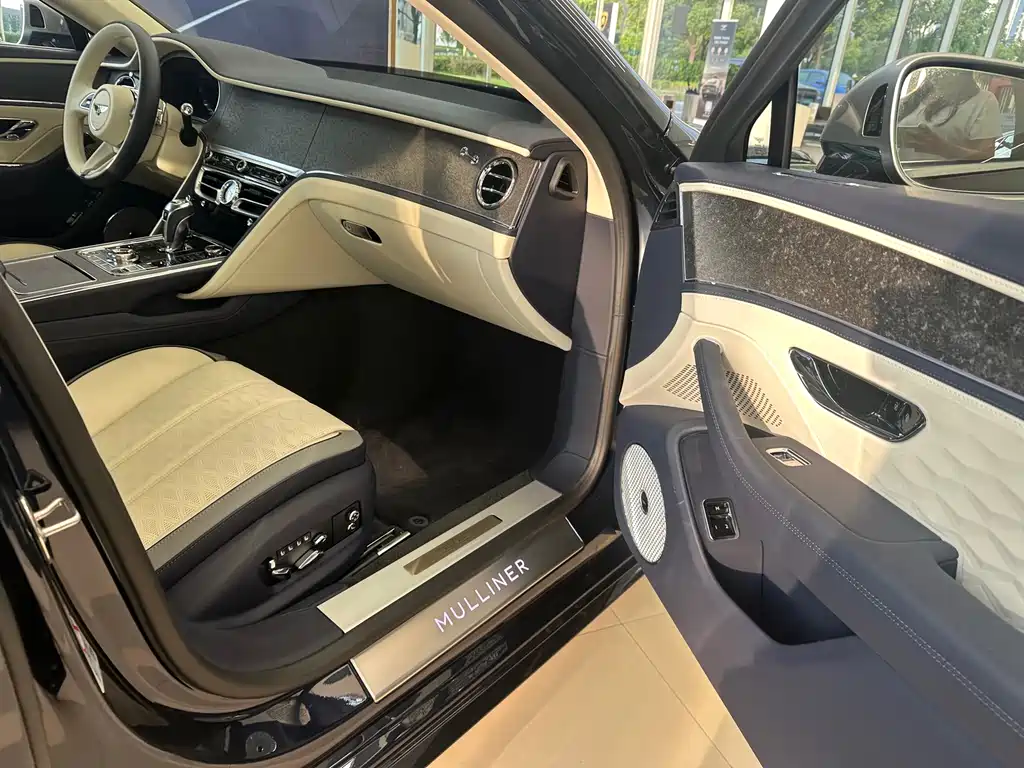 Bentley Flying Spur — фото 6