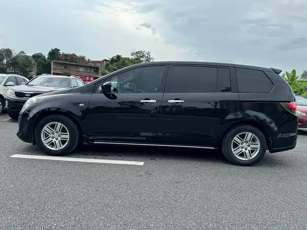 Mazda 8 2012