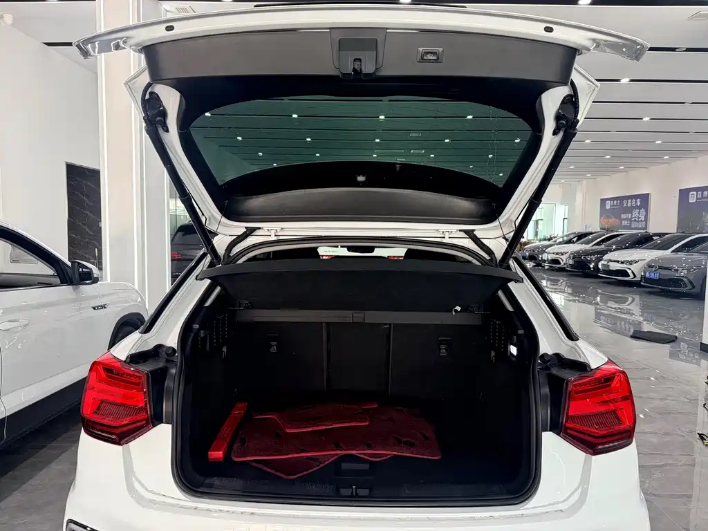 Audi Q2L 2022 — фото 11