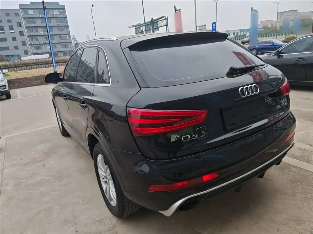 Audi Q3 2015 — фото 23