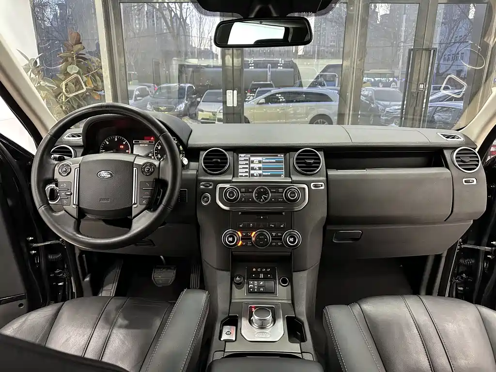Land Rover Discovery 2015 — фото 8