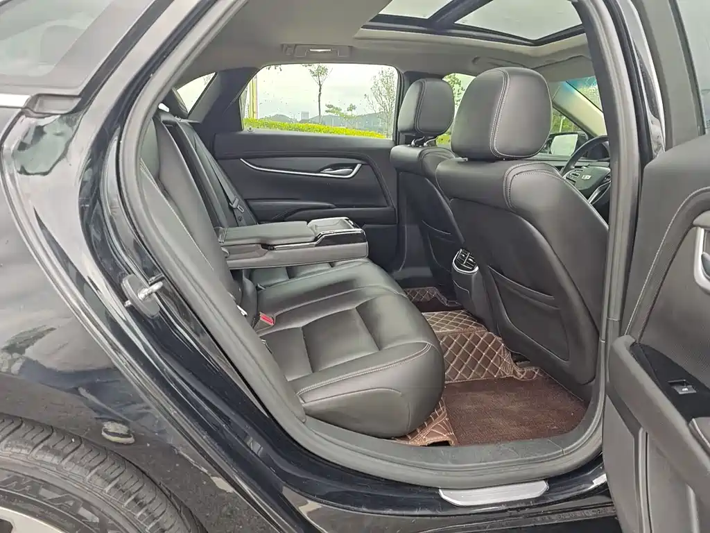 Cadillac XTS 2018 — фото 12