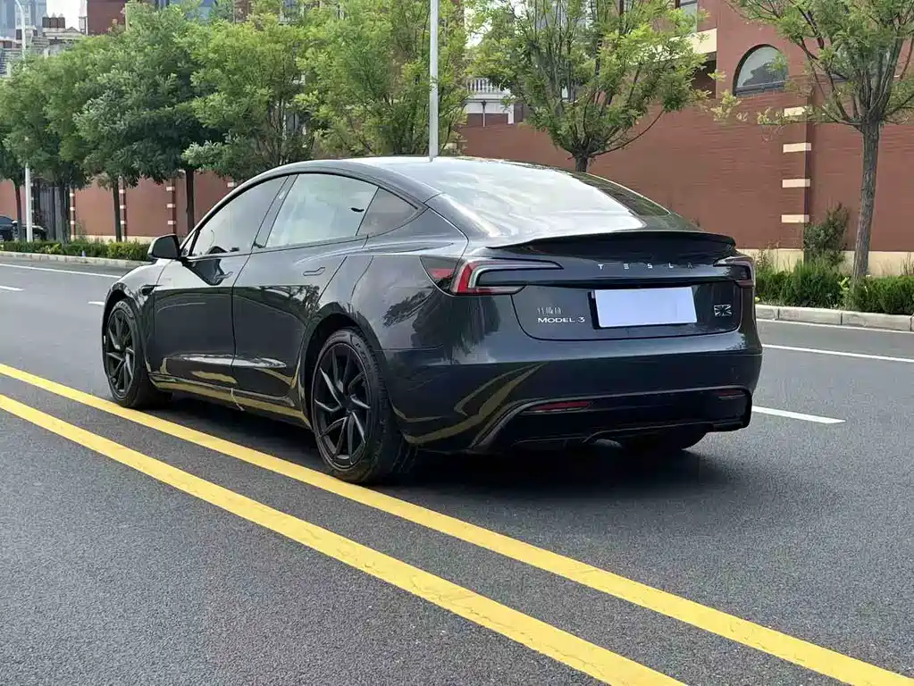 Tesla Model 3 2025 — фото 9